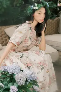 Discover Zzzhen's Serene Elegance in YiTuYu Vol.8271: A Captivating Floral Portrait - image 4