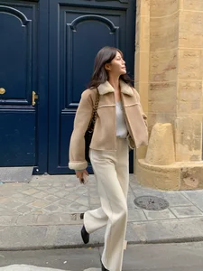 Elevate Your Everyday Look: 4 Essential Trousers for a Chic Spring Wardrobe - image 1
