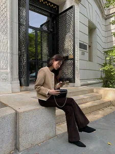 Elevate Your Everyday Look: 4 Essential Trousers for a Chic Spring Wardrobe - image 3