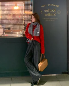Elevate Your Everyday Look: 4 Essential Trousers for a Chic Spring Wardrobe - image 0