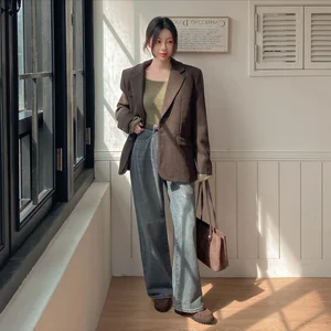 Elevate Your Everyday Look: 4 Essential Trousers for a Chic Spring Wardrobe - image 7