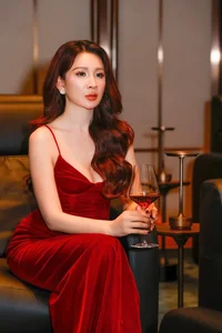 Trieu Ai Vy Surprises Fans with Stunning Postpartum Transformation - image 12