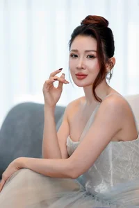Trieu Ai Vy Surprises Fans with Stunning Postpartum Transformation - image 4