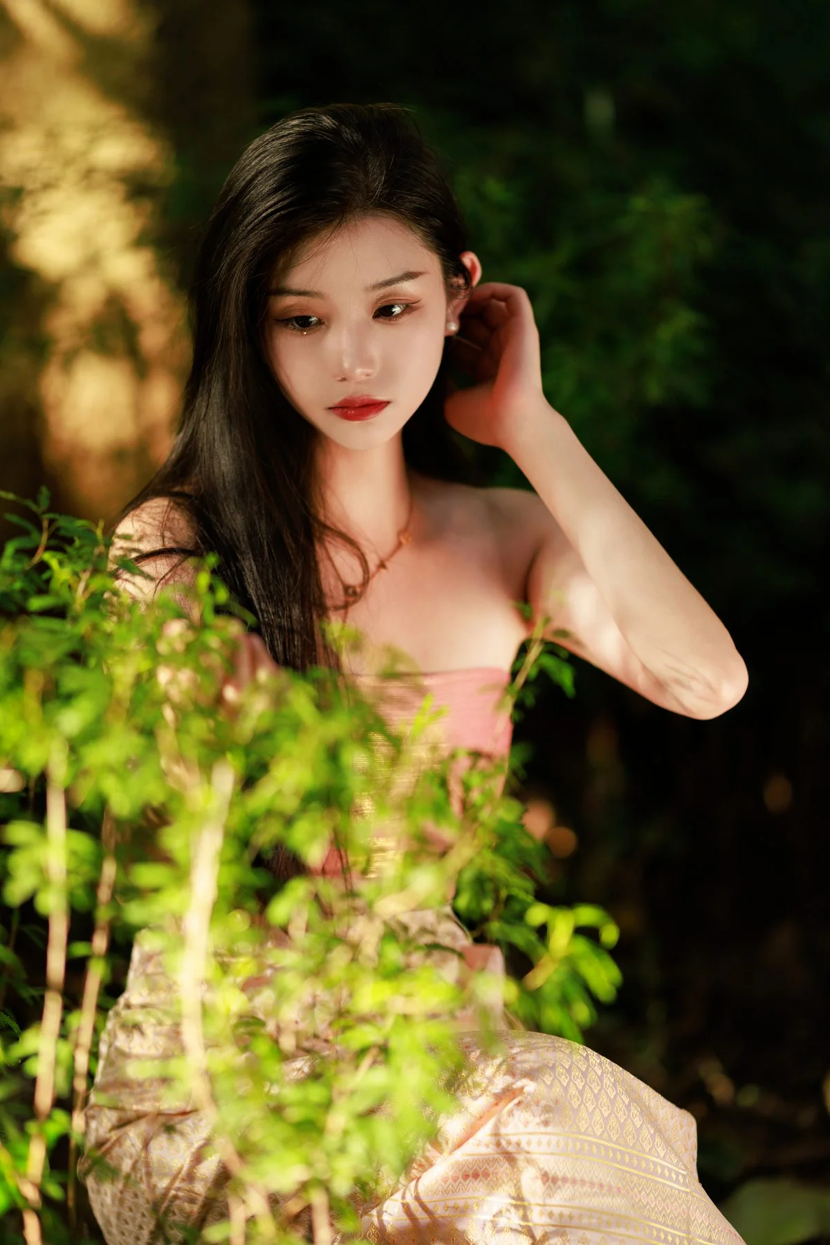 YiTuYu Art Language Vol.4905: Captivating Visual Journey with Le Le Portrait Series