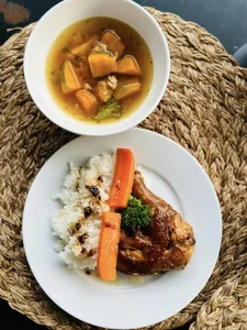 Singer Doan Trang Cooks Delicious Homemade Meal for Her Western Husband and Daughter - image 10
