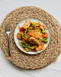 Singer Doan Trang Cooks Delicious Homemade Meal for Her Western Husband and Daughter - image 4