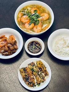Singer Doan Trang Cooks Delicious Homemade Meal for Her Western Husband and Daughter - image 8