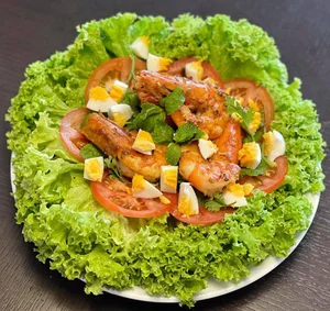Singer Doan Trang Cooks Delicious Homemade Meal for Her Western Husband and Daughter - image 12
