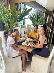 Singer Doan Trang Cooks Delicious Homemade Meal for Her Western Husband and Daughter - image 1