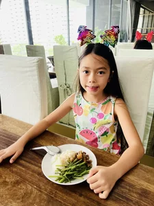 Singer Doan Trang Cooks Delicious Homemade Meal for Her Western Husband and Daughter - image 15