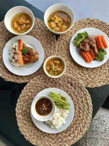 Singer Doan Trang Cooks Delicious Homemade Meal for Her Western Husband and Daughter - image 13