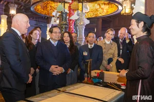 Two Prime Ministers Experience the Traditional Dan Bau at Van Mieu - Quoc Tu Giam - image 0