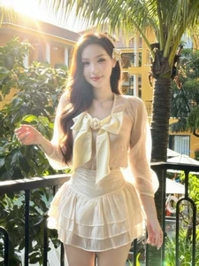 Mỹm Trần shines in a stunning pink outfit with a majestic white horse - image 1