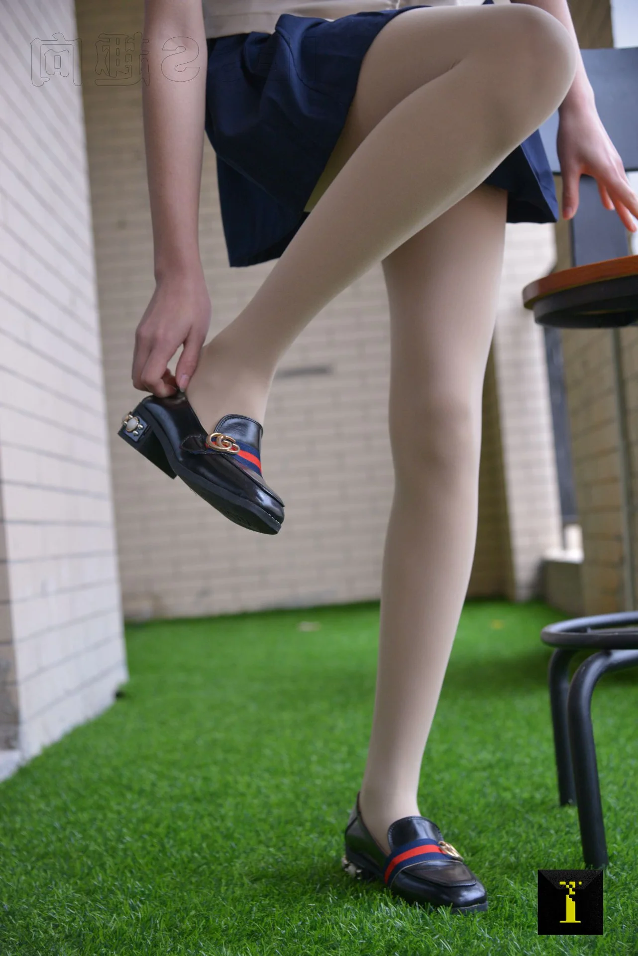 IESS Puhui Series 147: Featuring Ruoqi in a Stunning Showcase of Modern Stocking Fashion