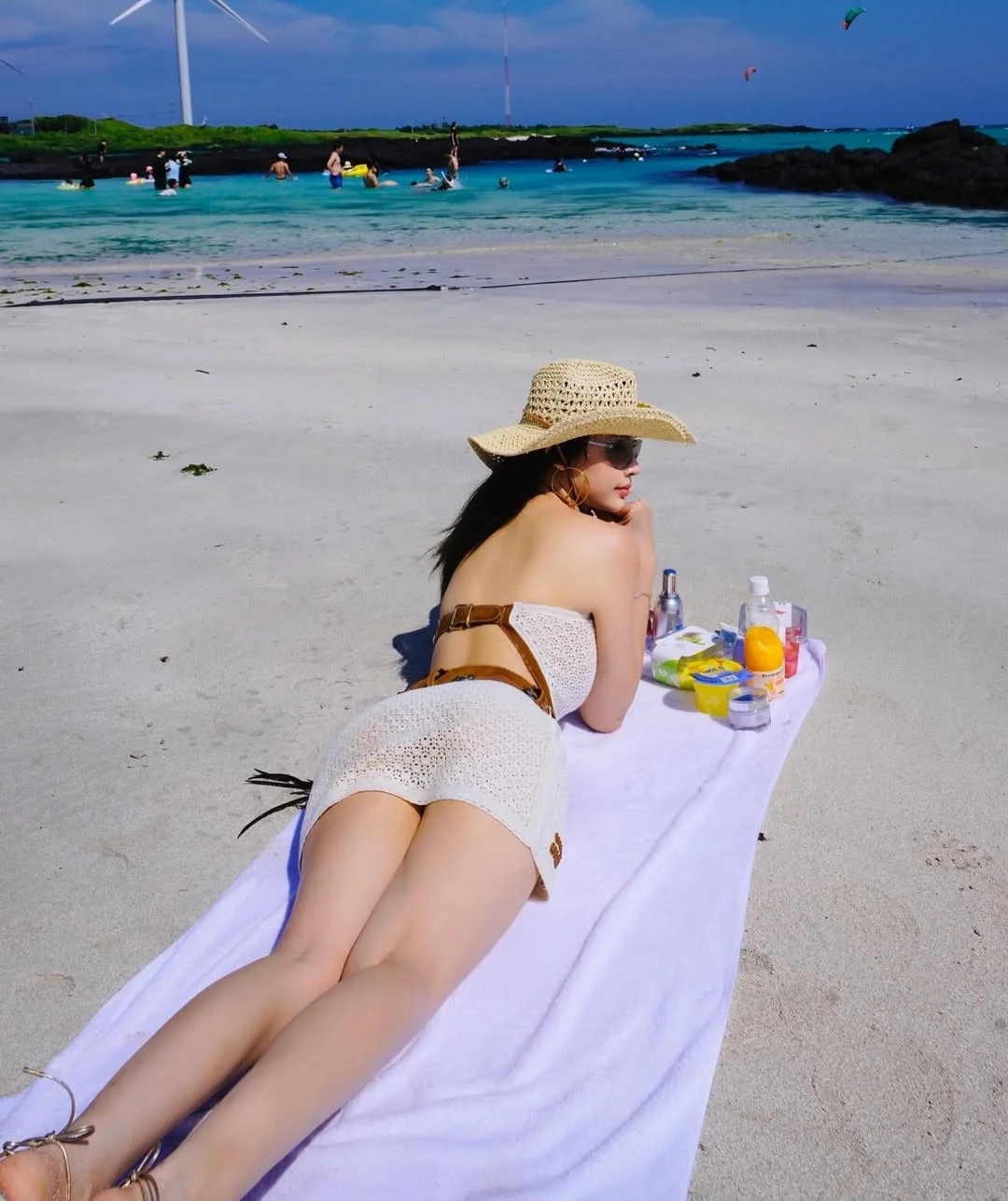 Huyen Baby radiates elegance in chic beachwear with a stunning summer vibe