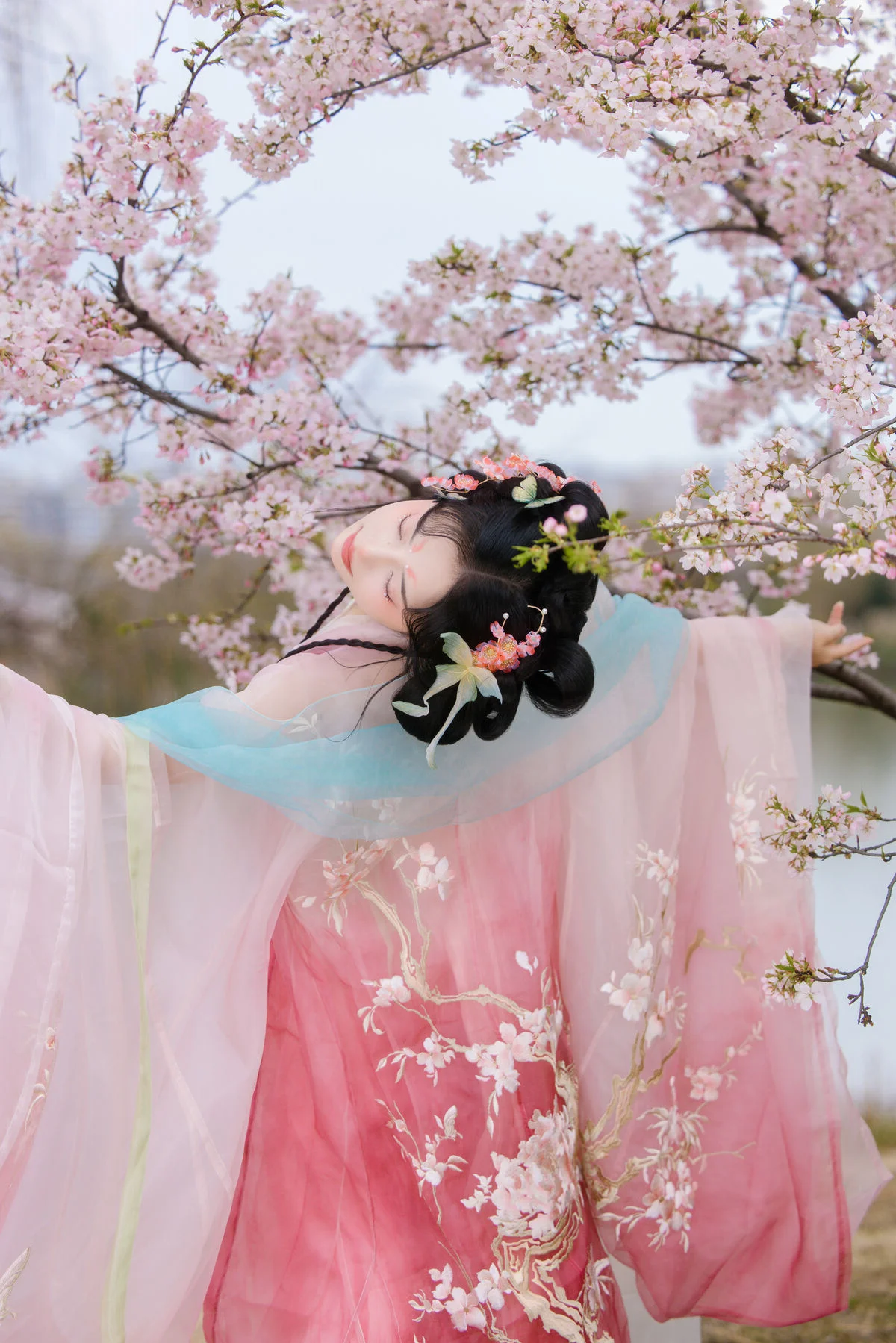 Xian Lu Shines in YiTuYu Art Language Vol.7463: Aesthetic Perfection Defined
