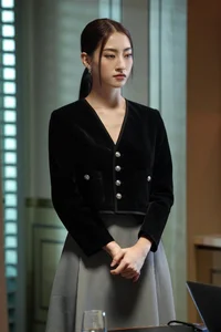 Miss Cao Bang Luong Thuy Linh: From Beauty Queen to CEO Style - image 1