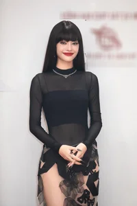 Vbiz Beauty Queen Openly Admits Plastic Surgery and Gets Mistaken for Someone Else - image 9