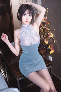 Timeless Elegance: Exploring Minimalist Grey Fashion with Model Nin De Dan Dan - image 10