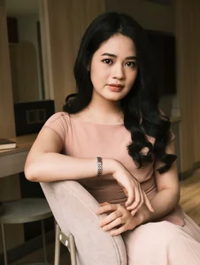 The Stunning Real-Life Beauty of the Trending Shark Tank Star - image 4