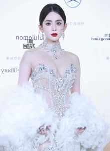 Dilraba Dilmurat and Guli Nazha Dazzle on the Red Carpet - image 8