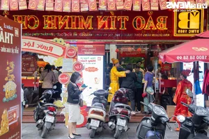 Hanoi Gold Shops Overwhelmed Ahead of God of Wealth Day - image 13