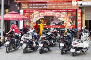 Hanoi Gold Shops Overwhelmed Ahead of God of Wealth Day - image 7