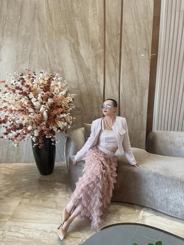 Vietnamese Actress Dao Hoang Yen Debuts Bold New Haircut After Shaving Head