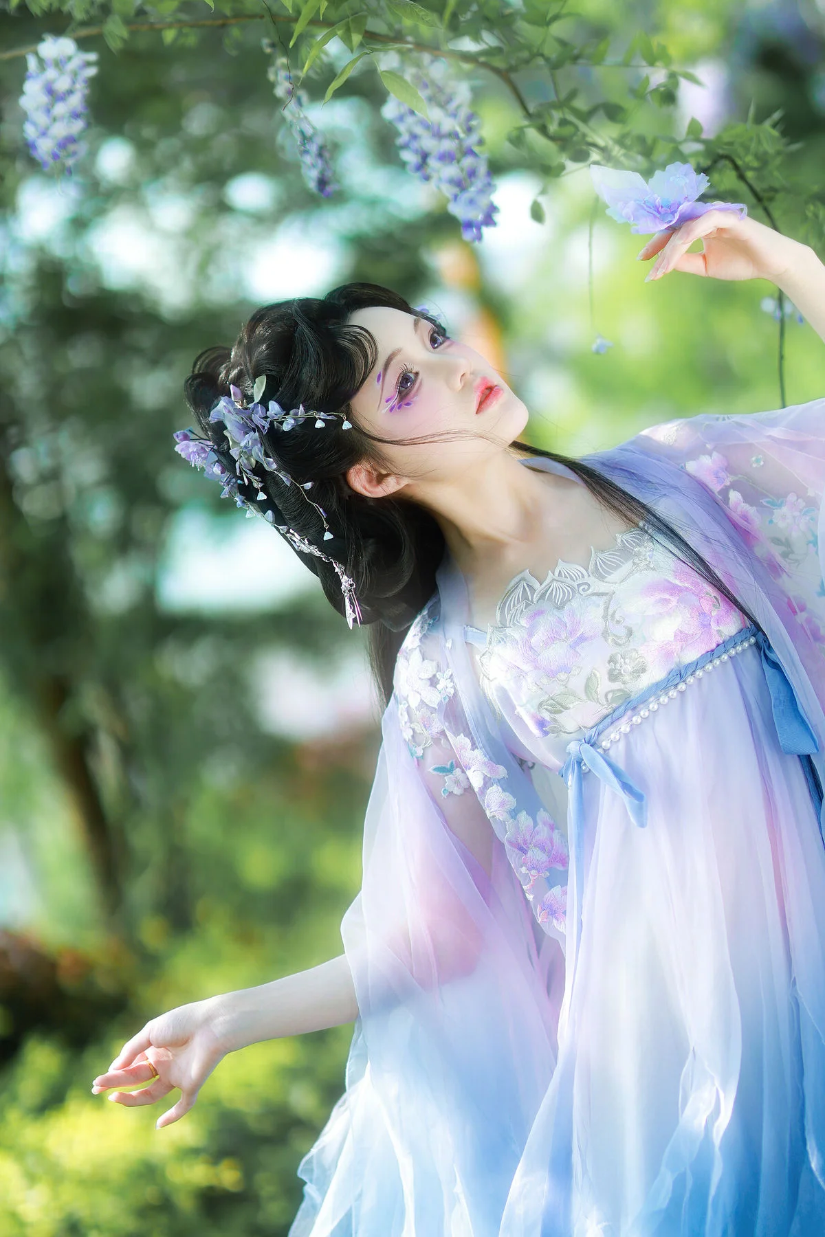 Ethereal Grace: Xian Luo in a Dreamy Wisteria Garden - Art Language Vol. 9065