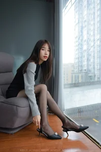 Mei Zi: Relaxed Elegance in Black Silk on the Sofa - image 88