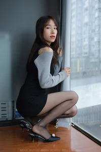Mei Zi: Relaxed Elegance in Black Silk on the Sofa - image 29