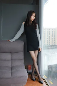 Mei Zi: Relaxed Elegance in Black Silk on the Sofa - image 49