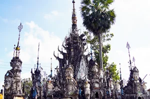 Cultural Heritage: The House of a Thousand Towers and Khmer Reliefs - image 1