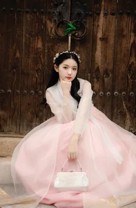 Beyond Mukbang: Quynh Truong’s Ethereal Transformation Into a Modern Muse - image 2