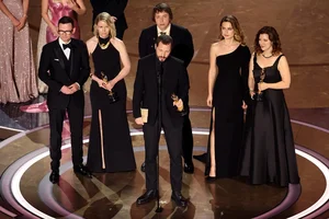 Oscars 2024 Highlights: Oppenheimer Triumphs and Emotional Tribute to Lee Sun Kyun - image 6