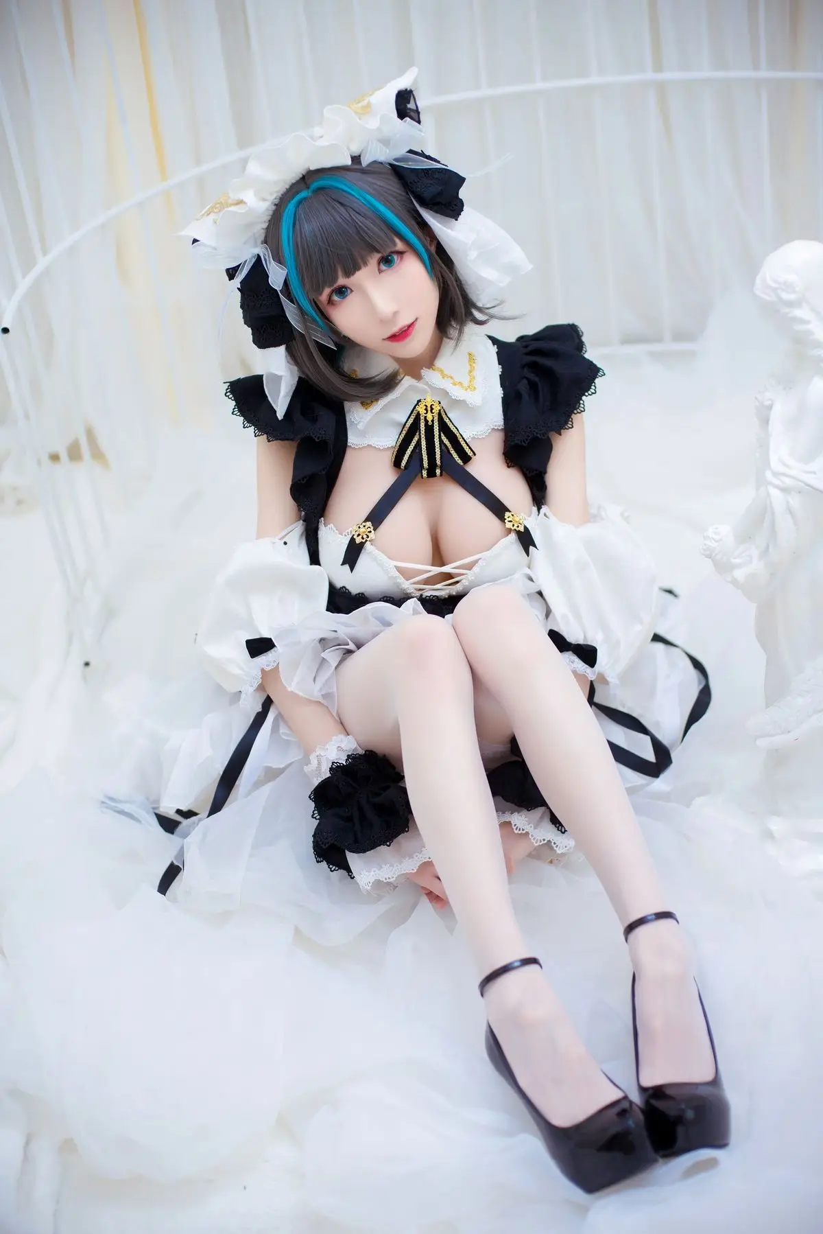Coser Tomoyo-chan as Azur Lane's Cheshire: Captivating charm and sweet allure.