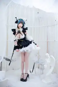 Coser Tomoyo-chan as Azur Lane's Cheshire: Captivating charm and sweet allure. - image 4