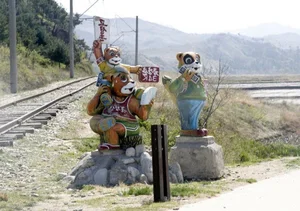 Rare Glimpse Into Daily Life in North Korea: Pyongyang’s Deepest Subways and Rural Landscapes - image 10