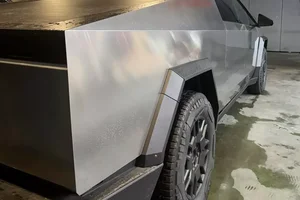 The Tesla Cybertruck 2024 Makes a Stunning Debut on the Streets of Vietnam - image 7