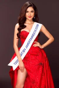 Beyond the Crown: The Luxurious Lives of Vietnam’s Most Successful Beauty Queens - image 5