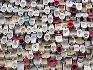 World's Most Unusual Toilets: 8 Bizarre Restrooms You Won't Believe Actually Exist - image 5