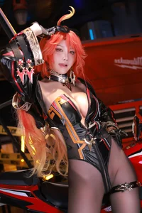 Fiery Essence of Mavuika: A Stunning Cosplay by Shui Miao Aqua - image 5