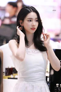 Stunning Beauty Nominated for World’s Most Beautiful Faces After Raising 889 Billion VND - image 7