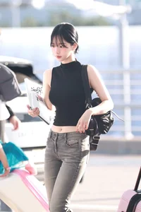 Stunning Beauty Nominated for World’s Most Beautiful Faces After Raising 889 Billion VND - image 5