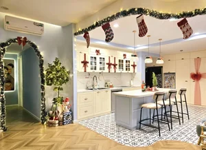 Transform Your Home Into a Festive Palace: Luxurious Christmas Decorating Ideas and Trends - image 7