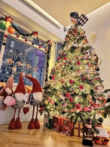Transform Your Home Into a Festive Palace: Luxurious Christmas Decorating Ideas and Trends - image 2