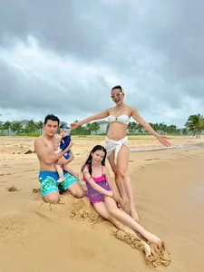 Phuong Trinh Jolie Radiant Maternity Style During Third Pregnancy - image 0