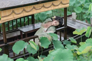 YiTuYu Art Language Vol.9556 Chi Yan Zai Zhe Li Aesthetic Photo Gallery - image 4