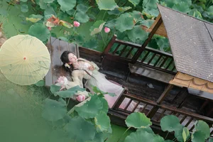 YiTuYu Art Language Vol.9556 Chi Yan Zai Zhe Li Aesthetic Photo Gallery - image 7
