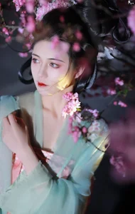 YiTuYu Art Language Vol.4699: Artistic Expressions with Model Wu Sui - image 2